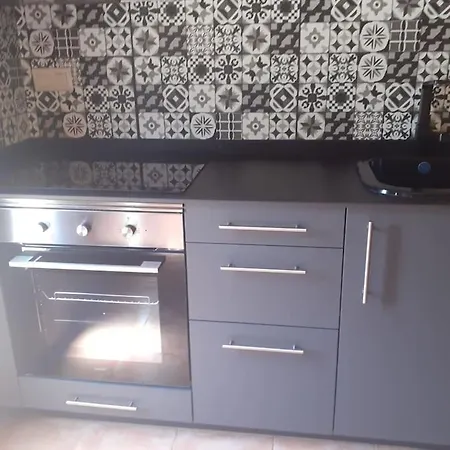Estudi En Per A 4p Piscina Privada דירה בגור